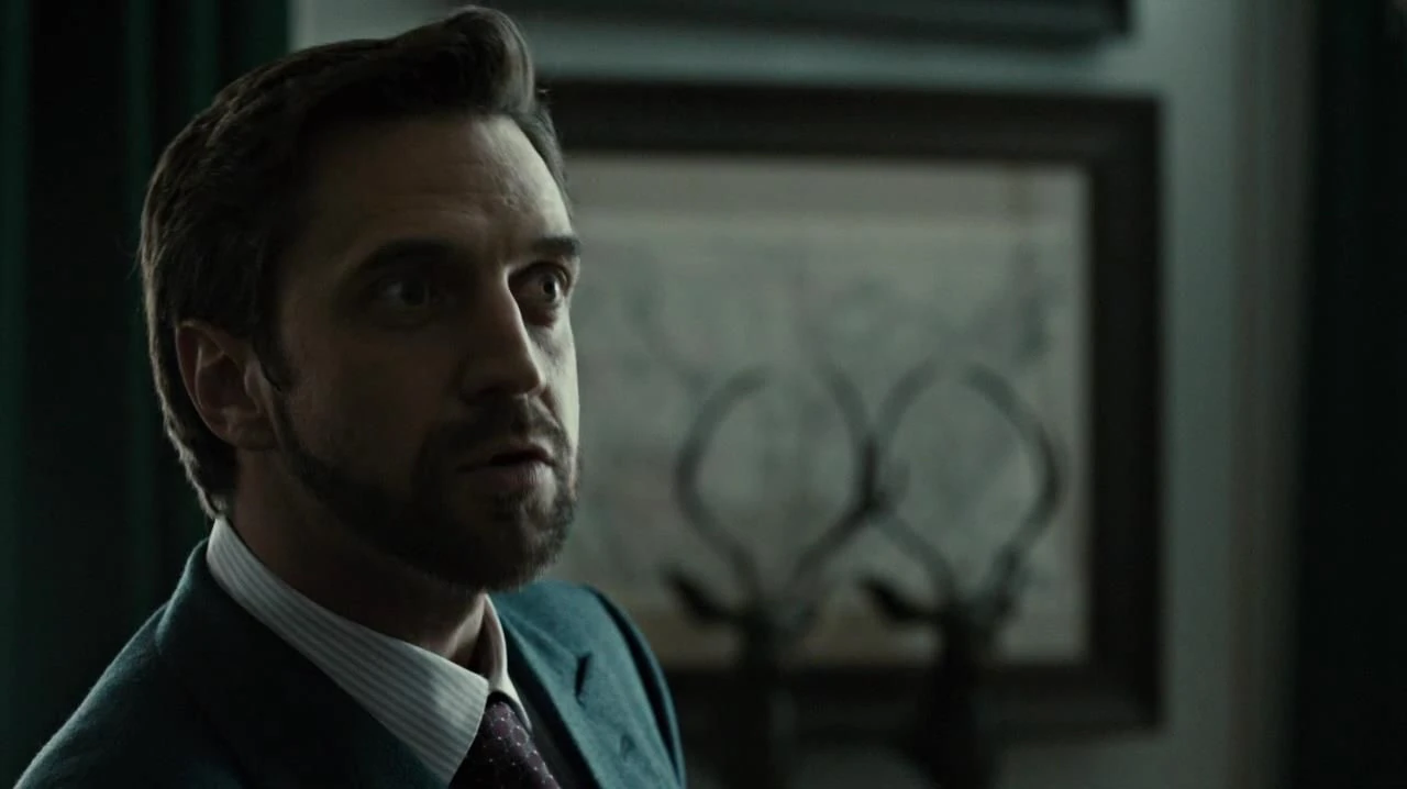 чилтон ганнибал. Frederick chilton 2 season. чилтон ганнибал. доктор чилтон ганнибал. рауль эспарза ганнибал.