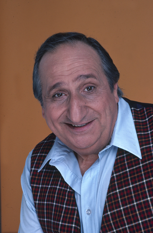 File:Al Molinaro in 1981.png