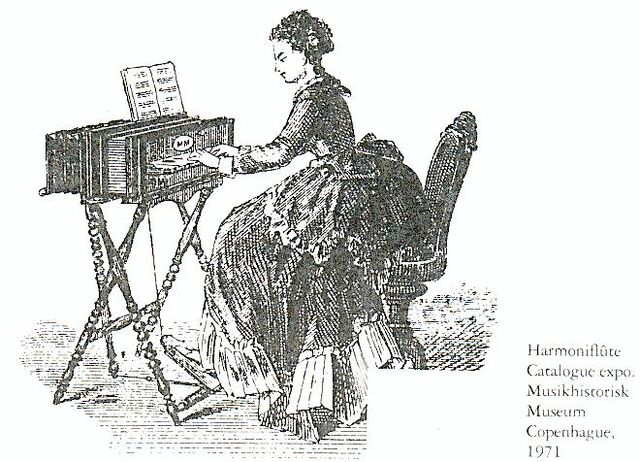 Fichier:Joueuse d'harmoniflûte.jpg