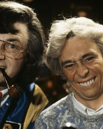 Amazon Com Kevin Perry Go Large Vhs Burke Kathy Byrne