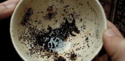 250px-Tea leaves 1
