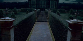 Gate Malfoy Manor