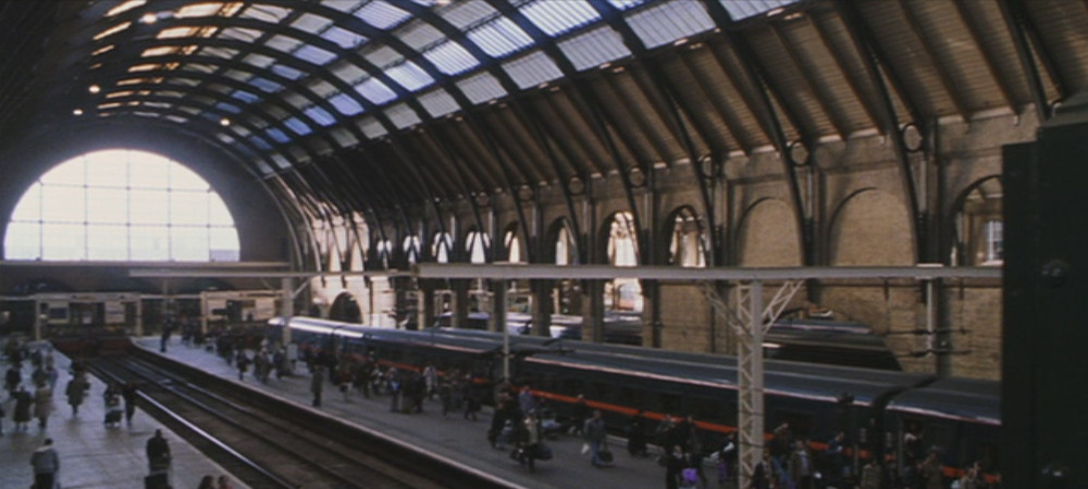 Résultat de recherche d'images pour "Harry Potter et les Reliques de la Mort : 2ème partie King's Cross"