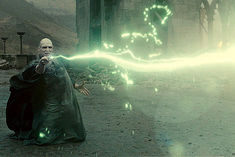 Voldemort-spell-avada-kedavra-harry-potter-14771461-500-335