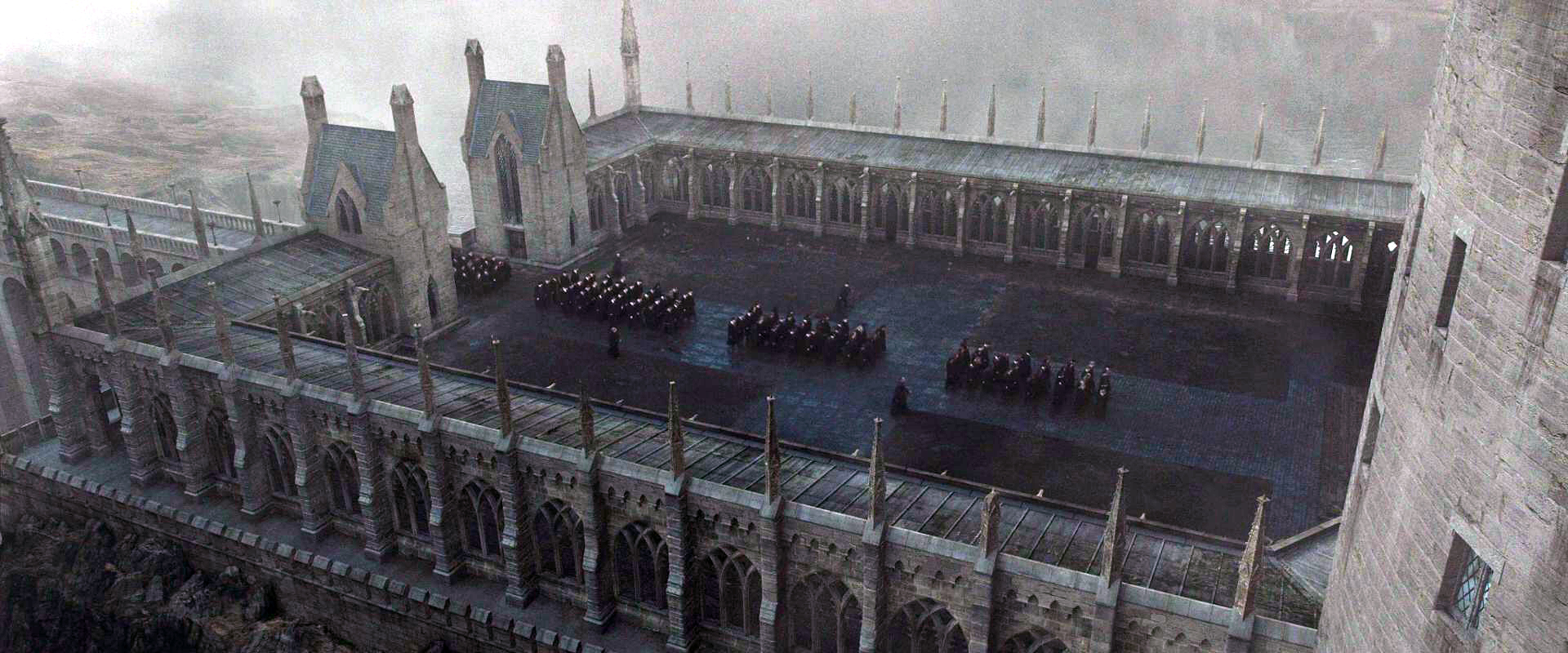 https://vignette.wikia.nocookie.net/harrypotter/images/4/4d/Viaduct_Courtyard.jpg/revision/latest?cb=20200414035004