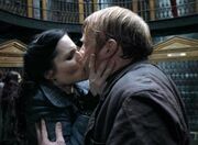Mary kiss the fake Reginald Cattermole