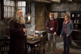Résultat de recherche d'images pour "Harry Potter et les Reliques de la Mort : 2ème partie Abelforth Dumbledore"