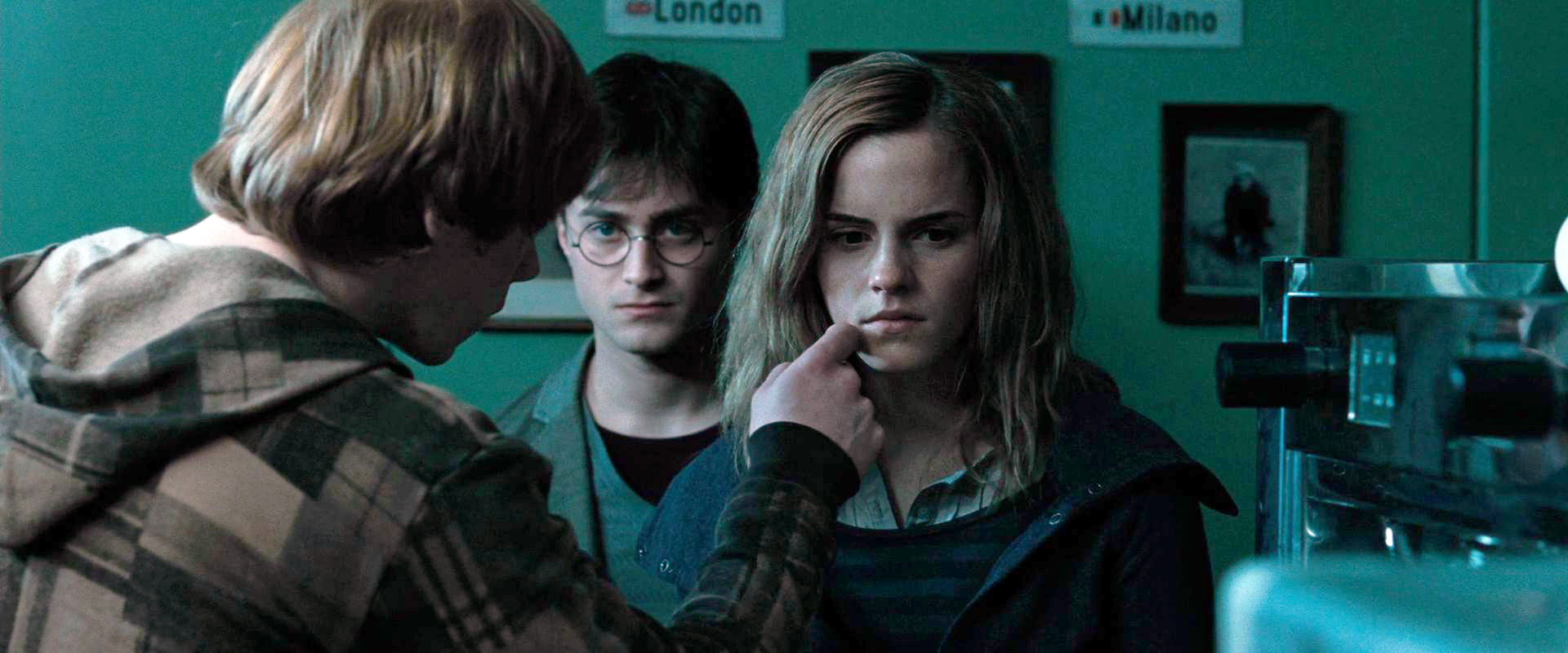 Image - DH1 Ron Weasley asking Hermione to use memory ...
