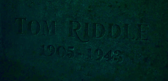 File:Tom Riddle Sr. grave.jpg