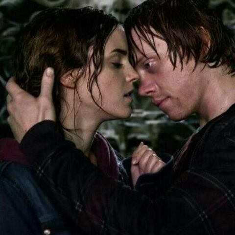 Image - Ron and Hermione kiss.jpeg | Harry Potter Wiki | FANDOM powered ...