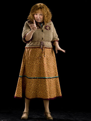 File:MollyWeasley WB F6 MollyWeasleyFullbody Promo 080615 Port.jpg
