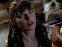 Xena under pinch