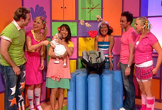 Hi-5-member-Kathleen-de-Leon-Jones-with-her-new-baby-5624289