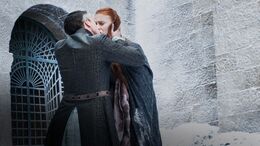 Petyr besa a Sansa HBO