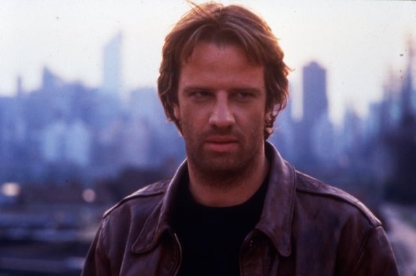 https://vignette.wikia.nocookie.net/highlander/images/c/cb/Christopher_Lambert_as_Conner_Macleod_aka_Russell_Nash_in_Highlander..jpg/revision/latest?cb=20100222141520