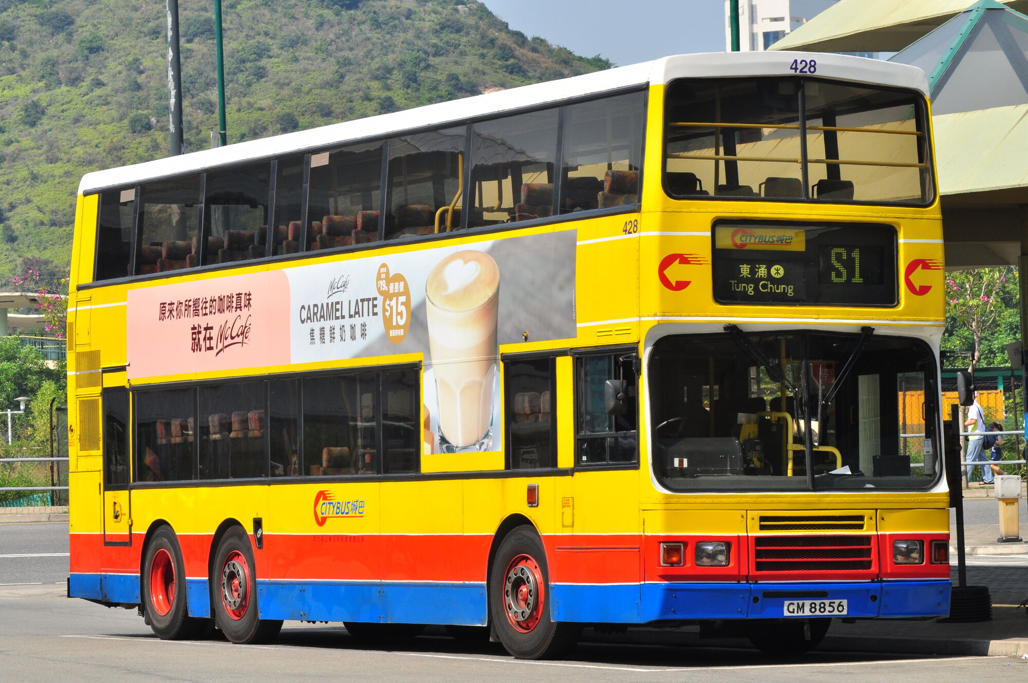 带你看看香港的双层巴士，基本上是很安全的交通工具