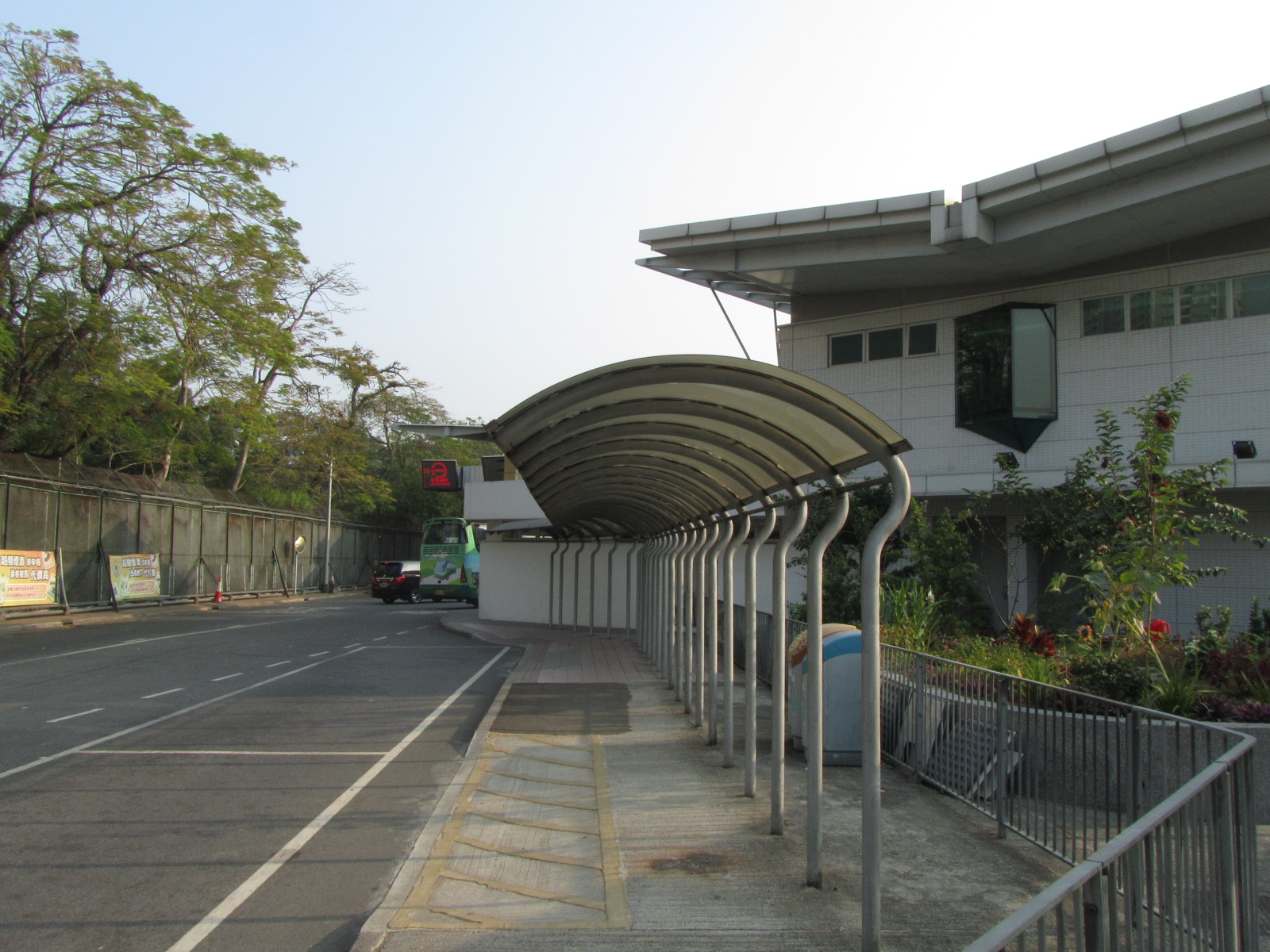 位於香港沙头角的边境管制站 关於 位於深圳市盐田区的沙头角口岸