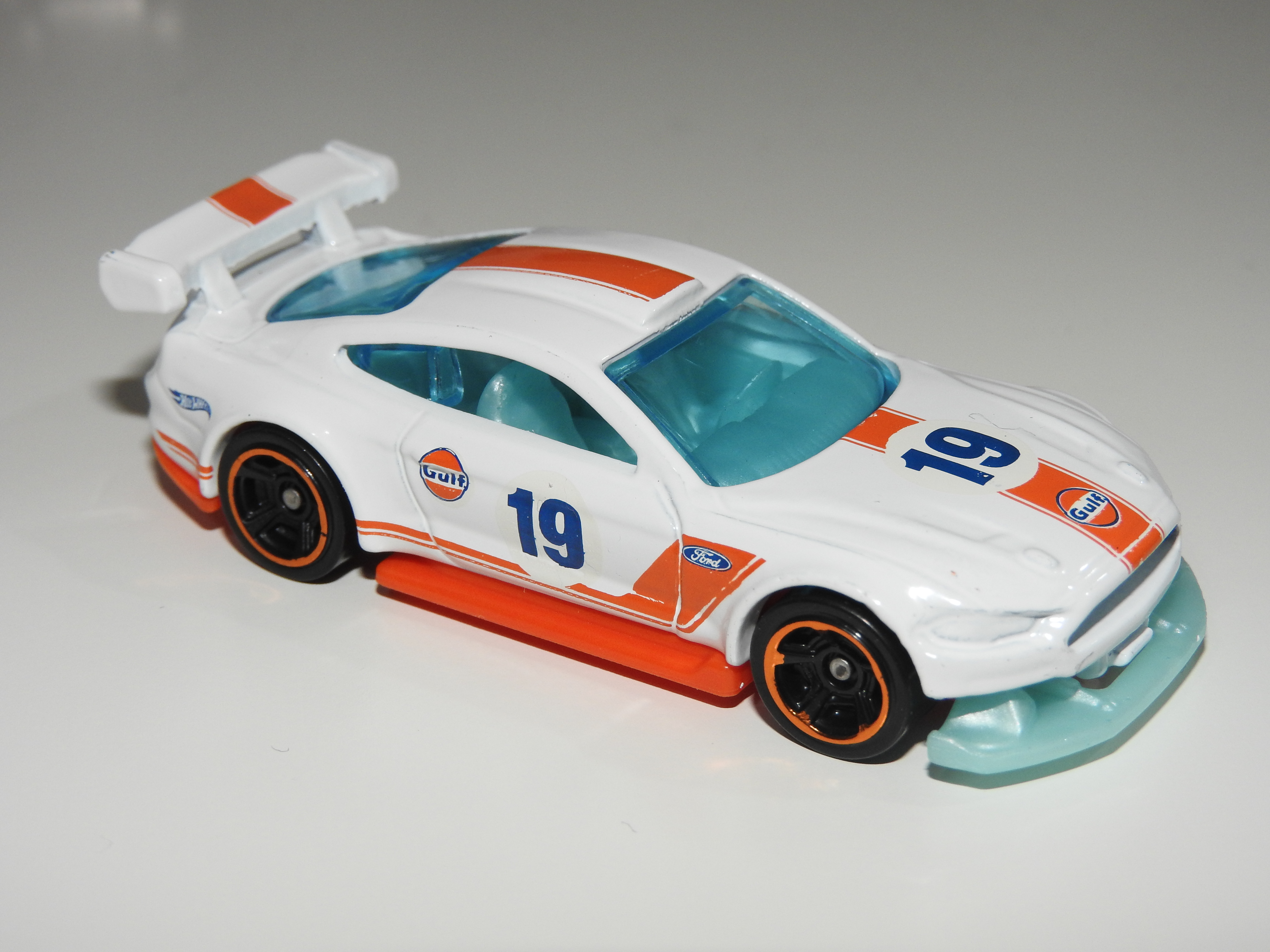 hot wheels custom 18 ford mustang gt