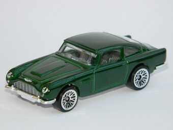 aston martin hot wheels car