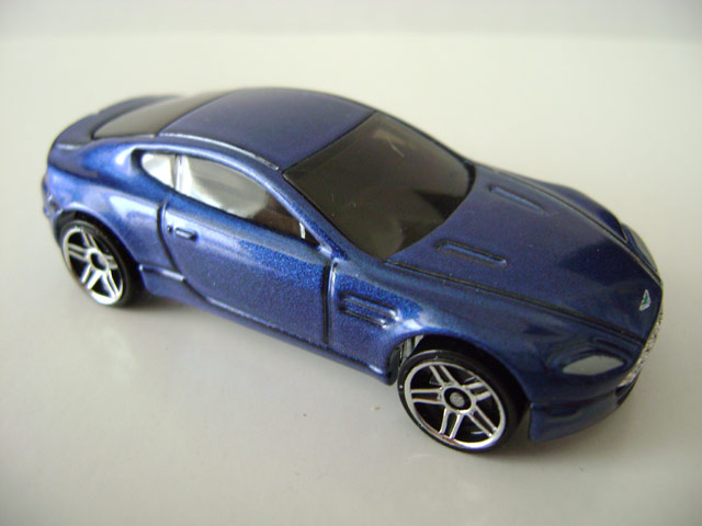 hot wheels aston martin vantage