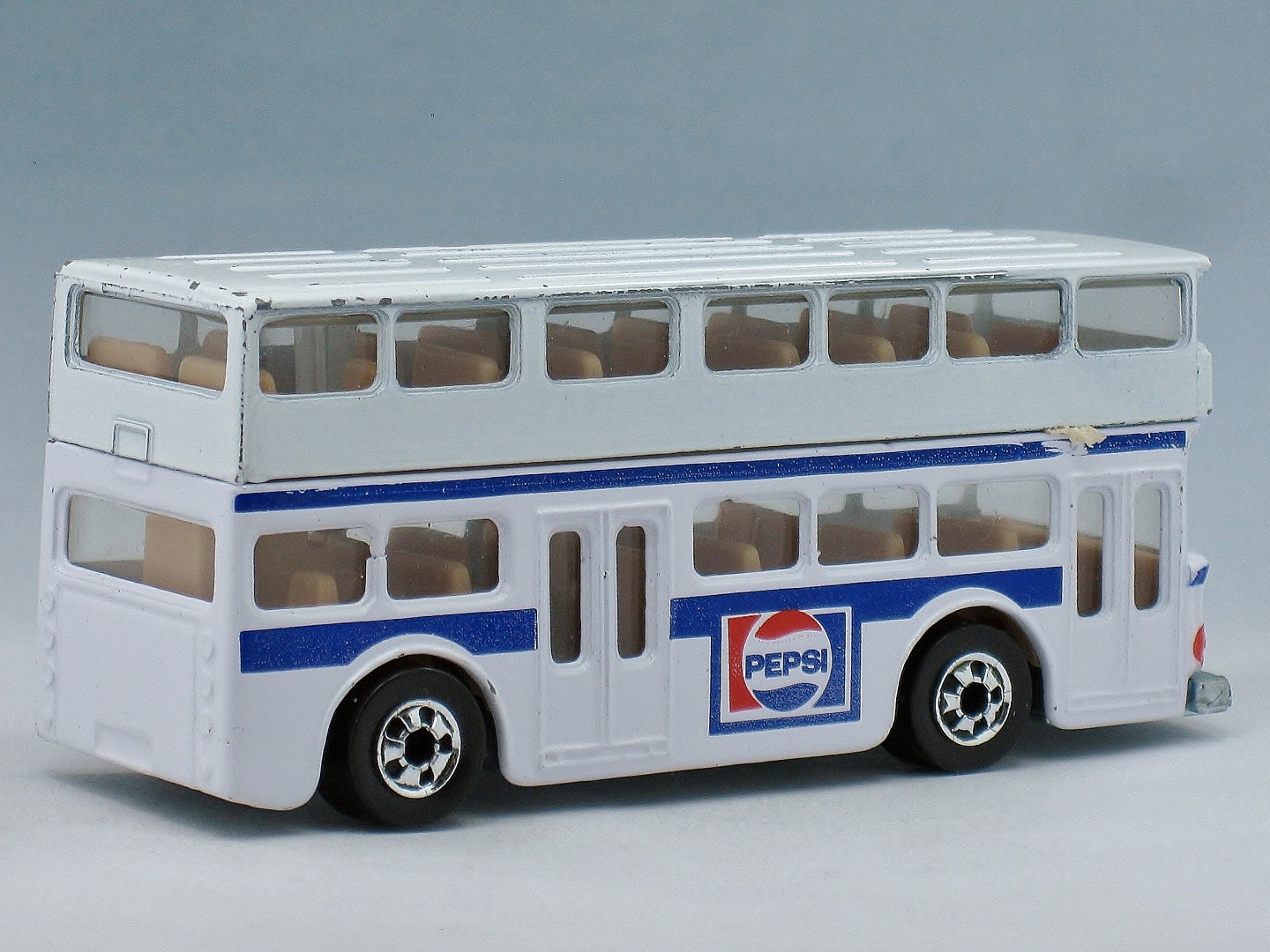 hot wheels double decker bus