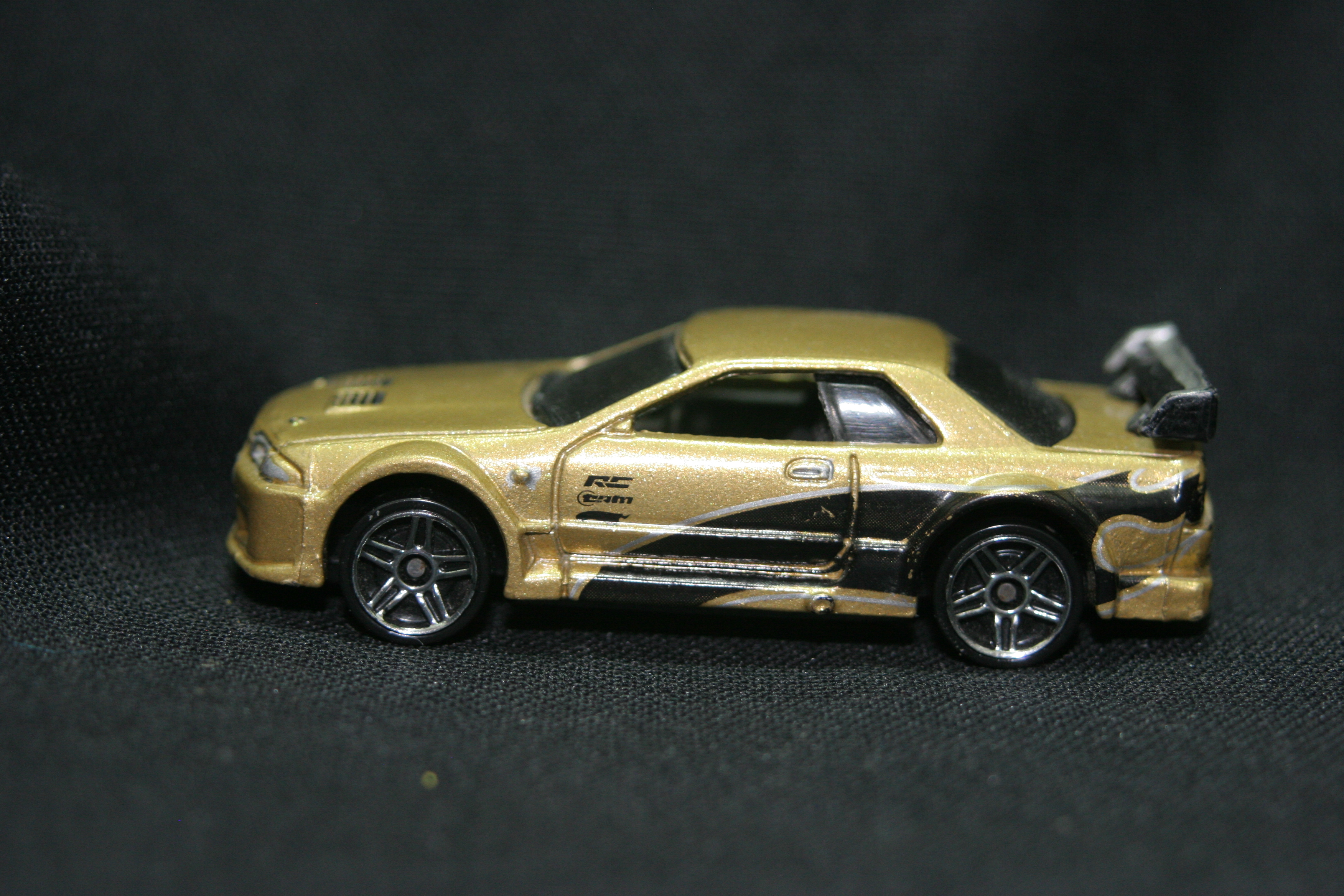 hot wheels nissan skyline 2001