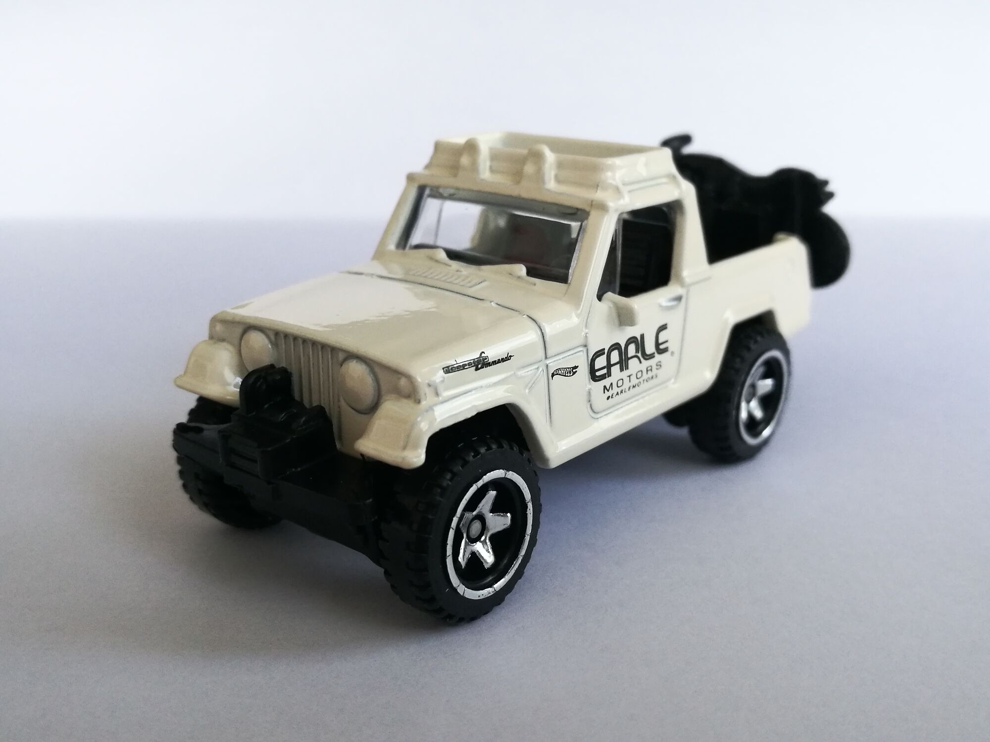 mobil hot wheels jeep