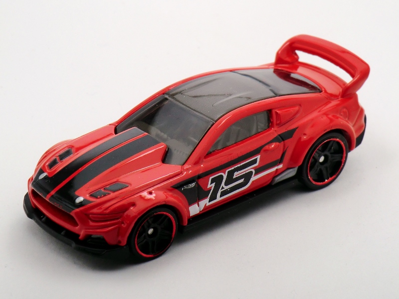 Hot Wheels 2018 #096//365 CUSTOM 2015 FORD MUSTANG red HW Then and now