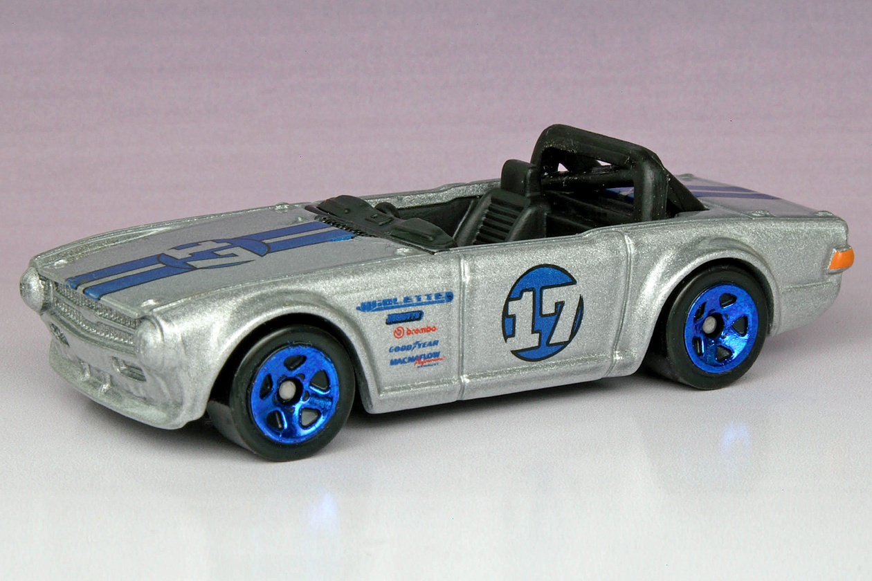 hot wheels triumph tr6