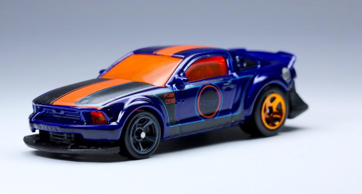 hot wheels 2005 ford mustang