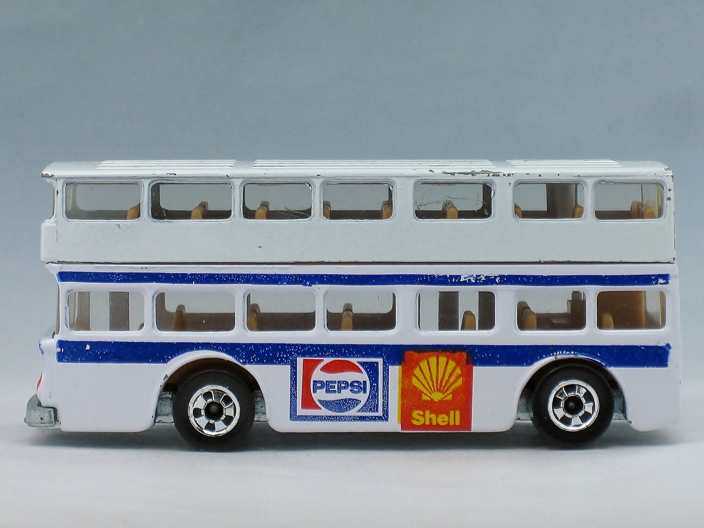 hot wheels double decker bus