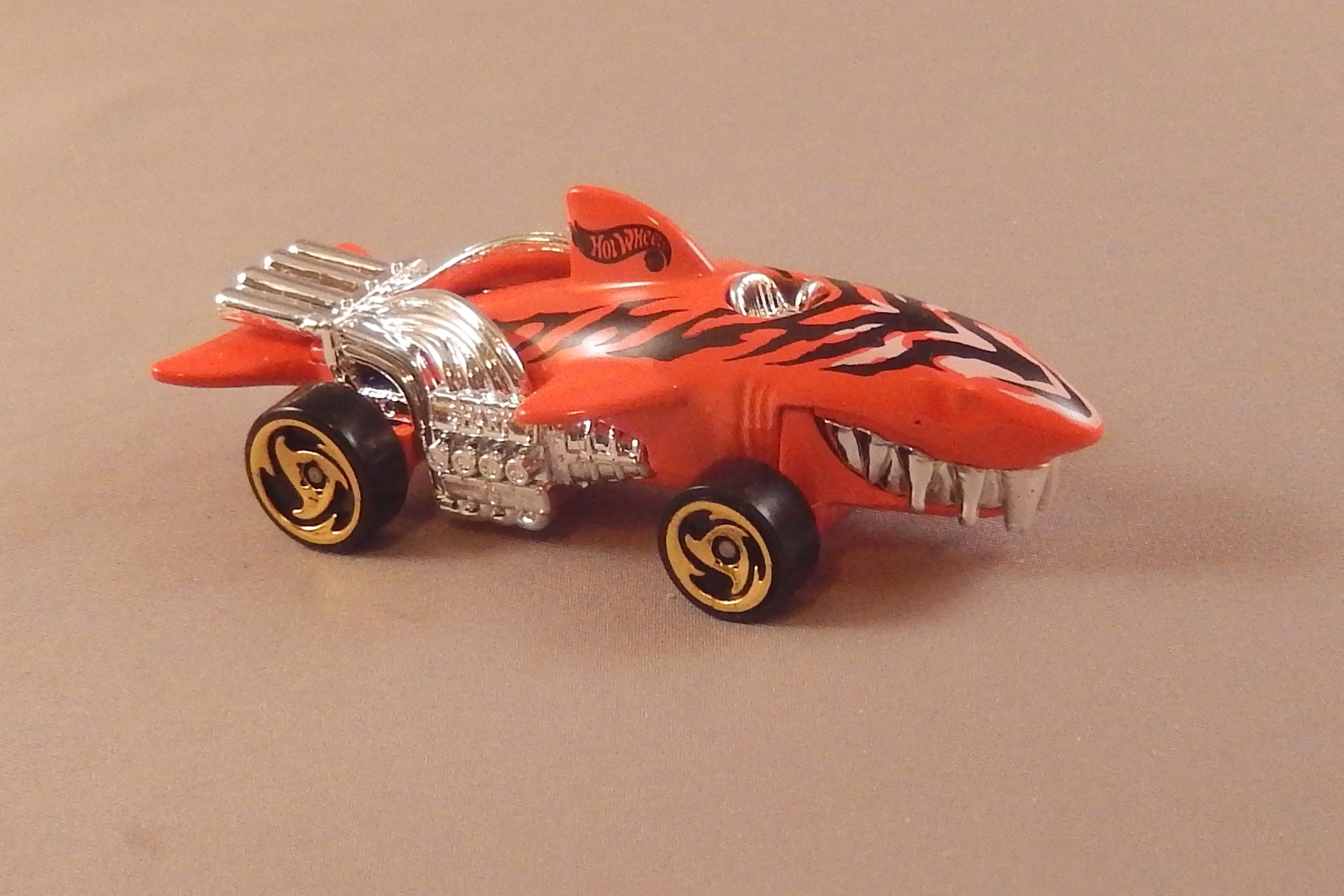 hot wheels shark cruiser