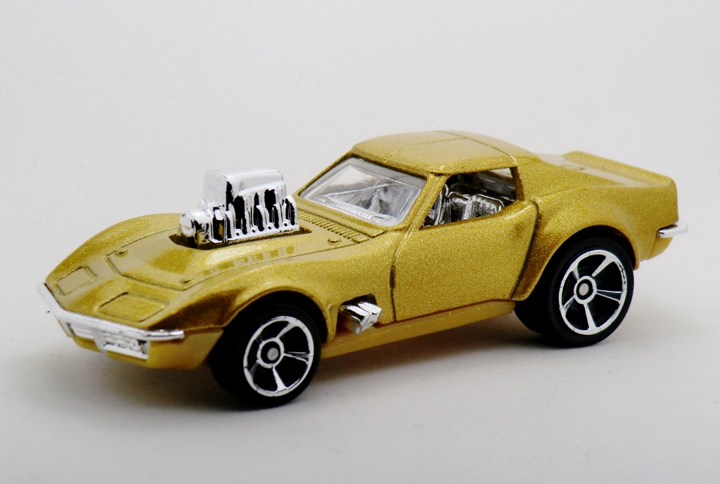 gold corvette hot wheels