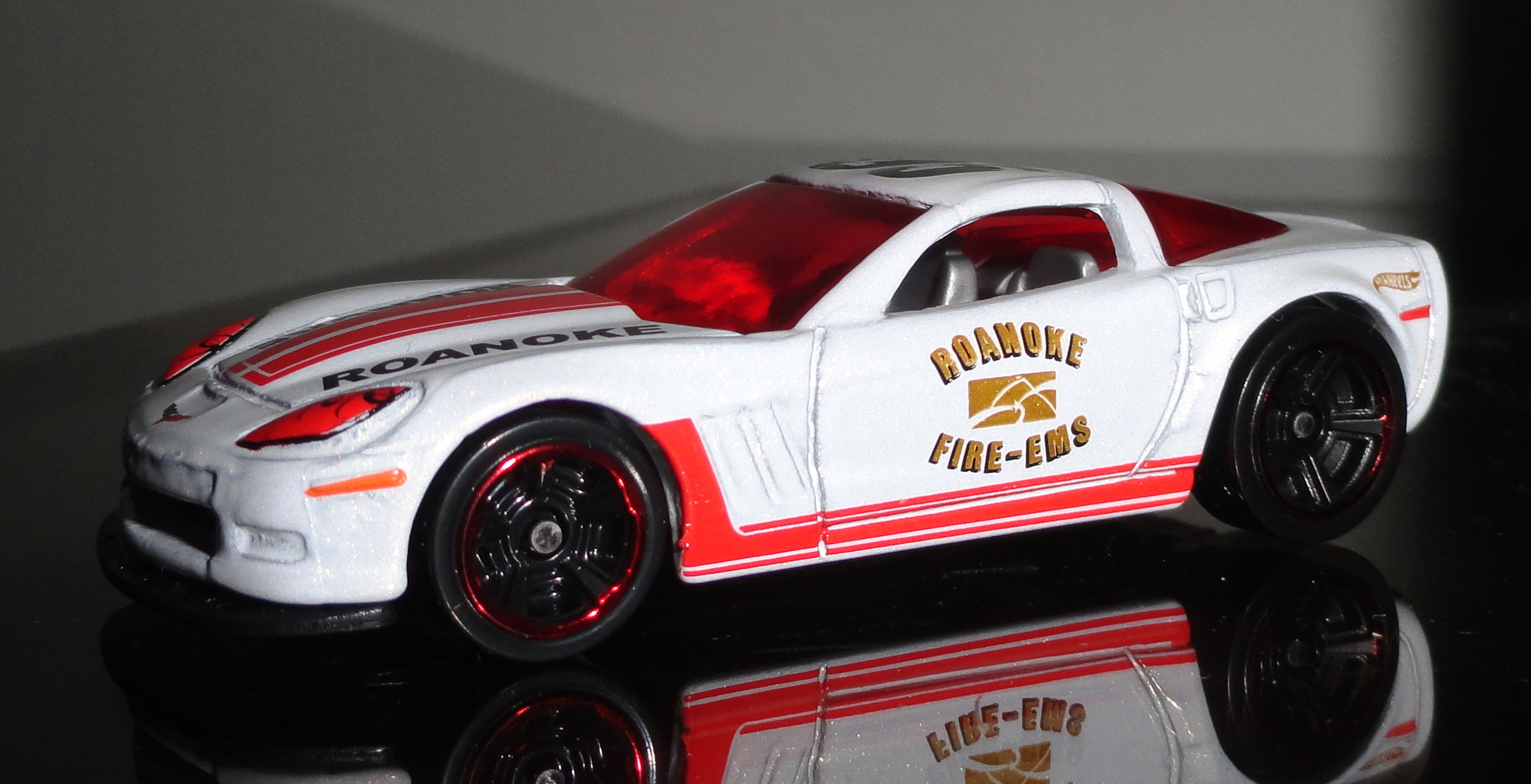 hot wheels corvette grand sport tm gm