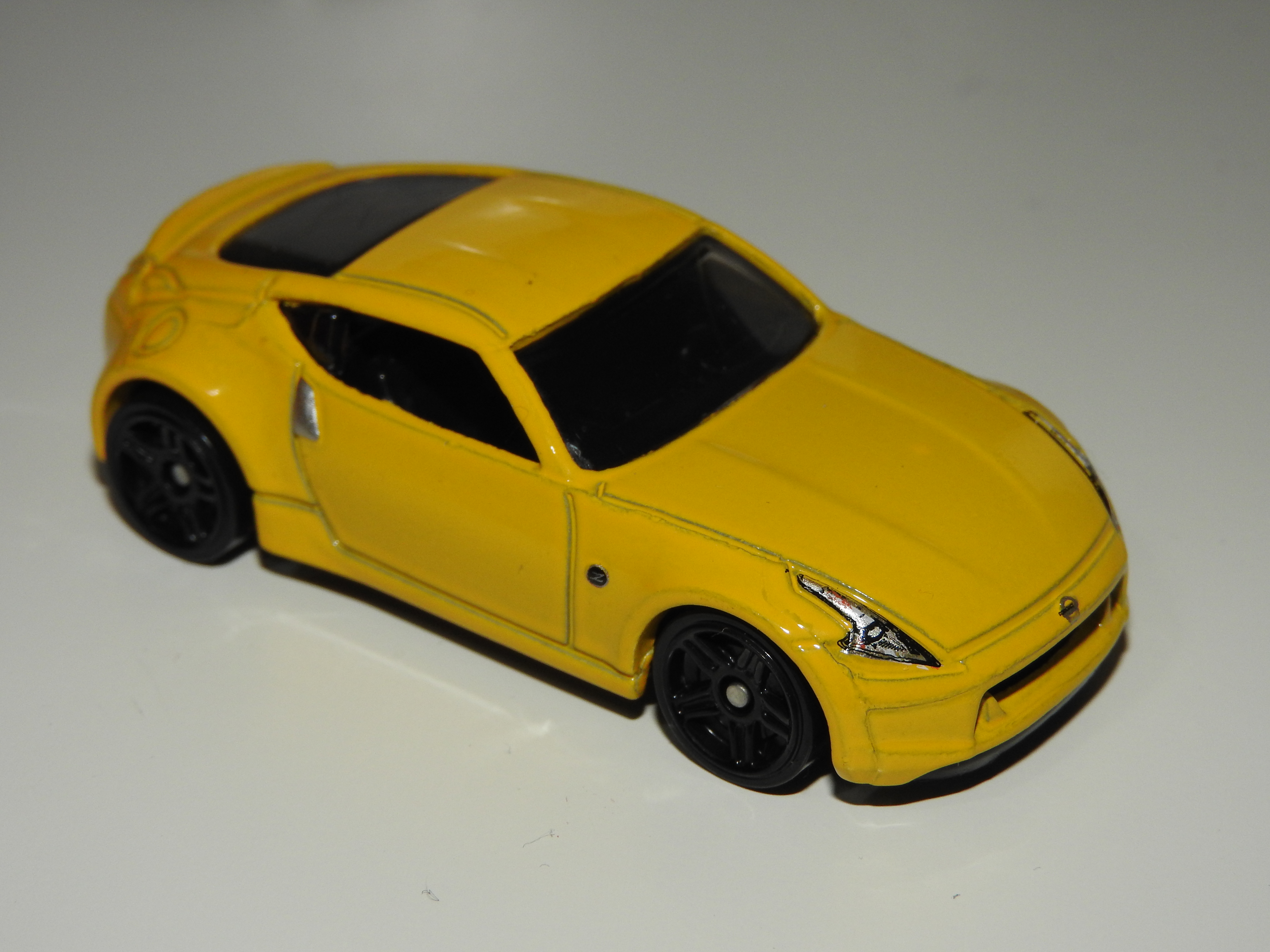 Nissan 370Z Yellow Color 2010 Hot Wheels New Models 1//64 Scale diecast car No 037