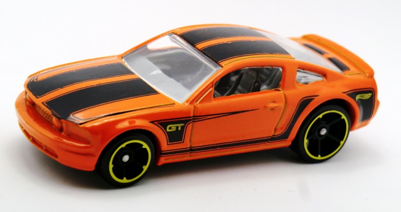 hot wheels ford mustang gt 2005