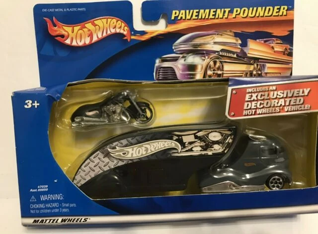 Hot wheels TRUCKIN' TRANSPORTERS J3545 alien, artifact recon