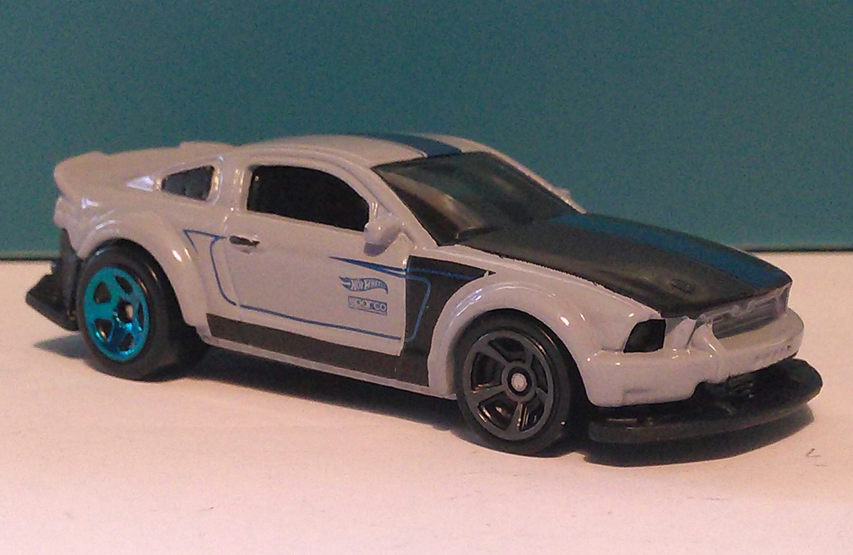 hot wheels ford mustang 2005