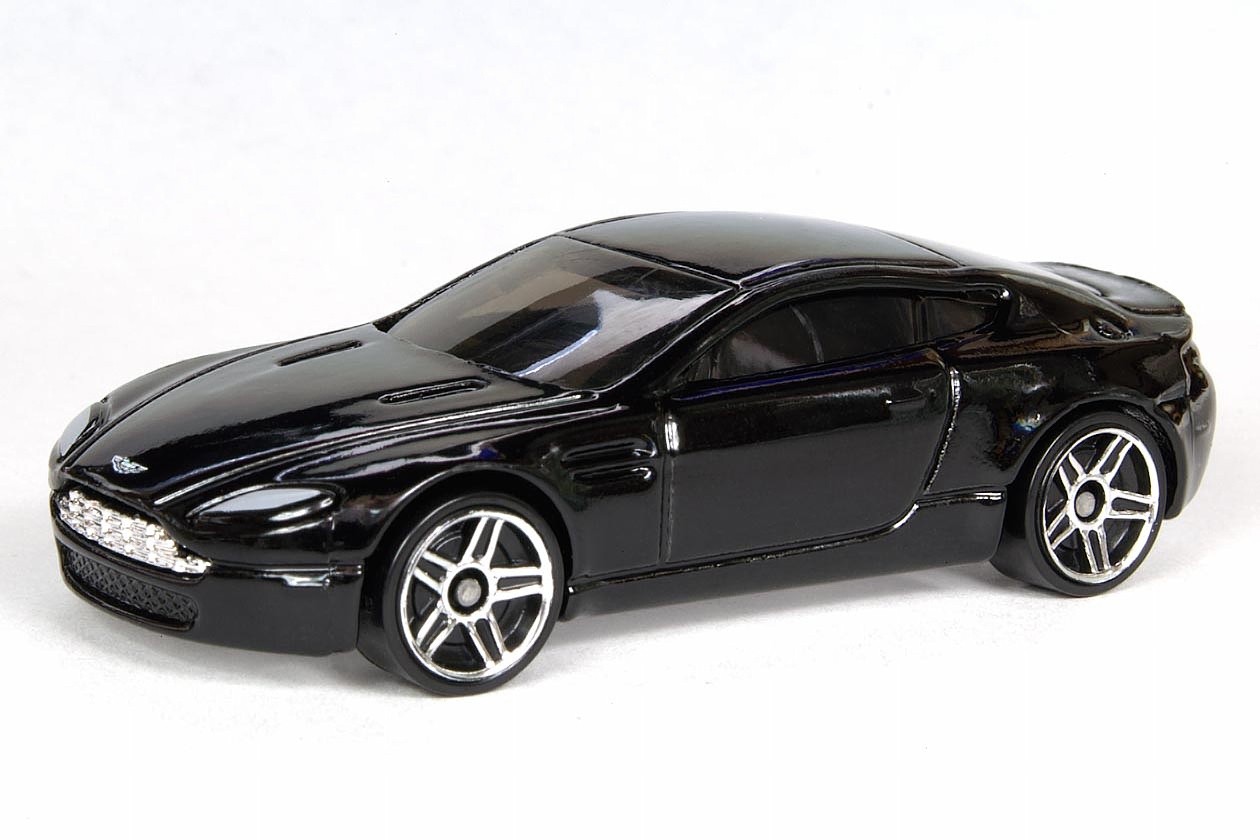 hot wheels aston martin v8 vantage