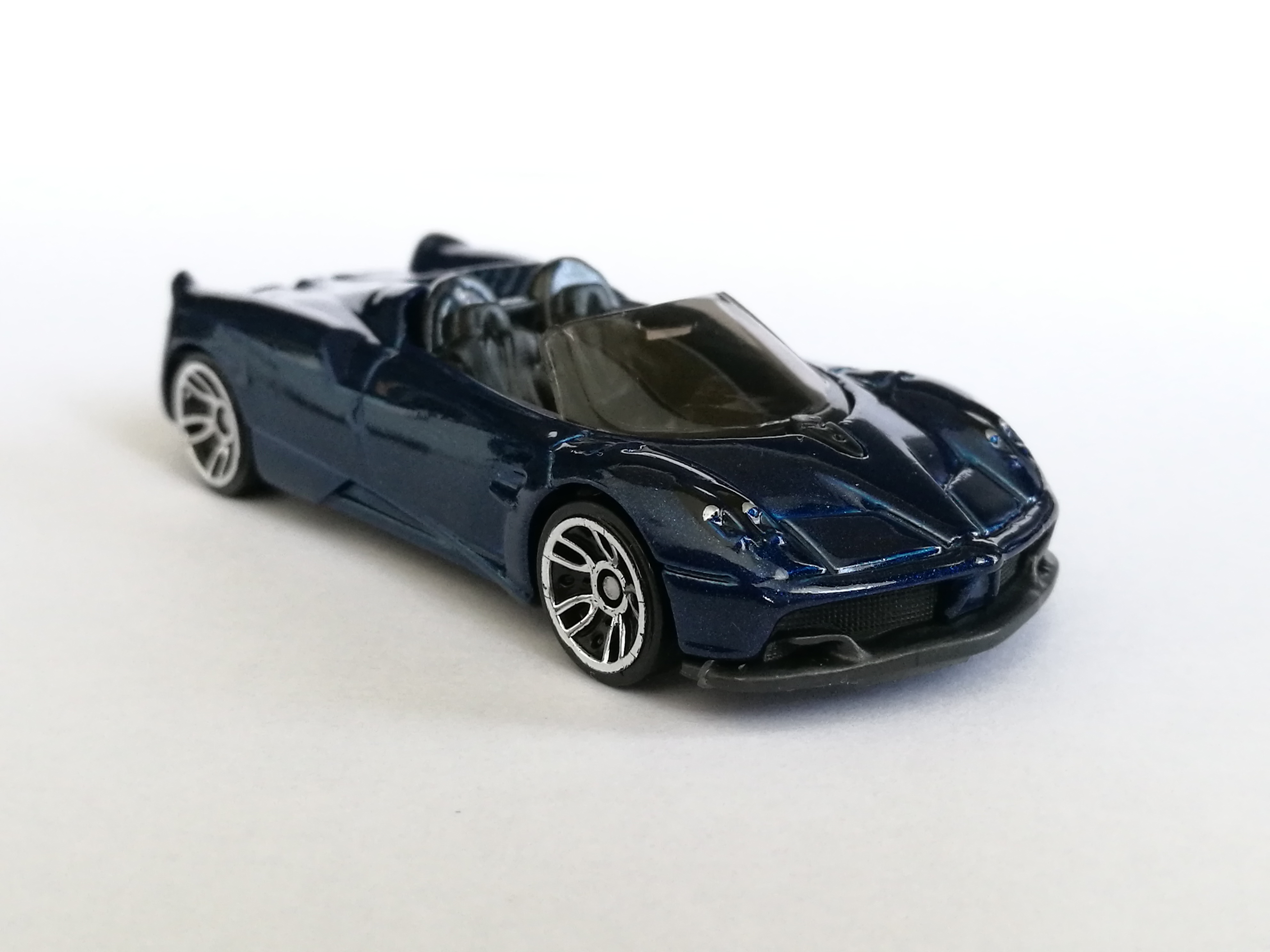 hot wheels pagani huayra gold