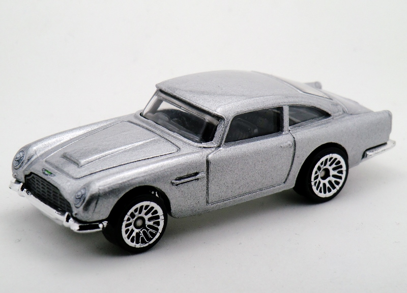 hot wheels james bond aston martin