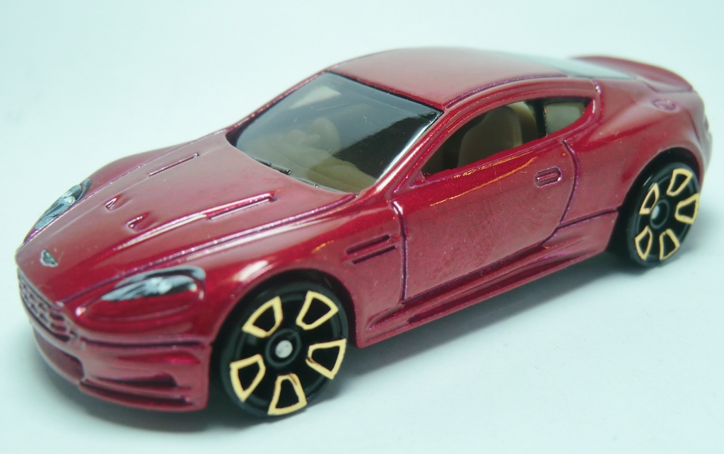 hot wheels aston martin db9