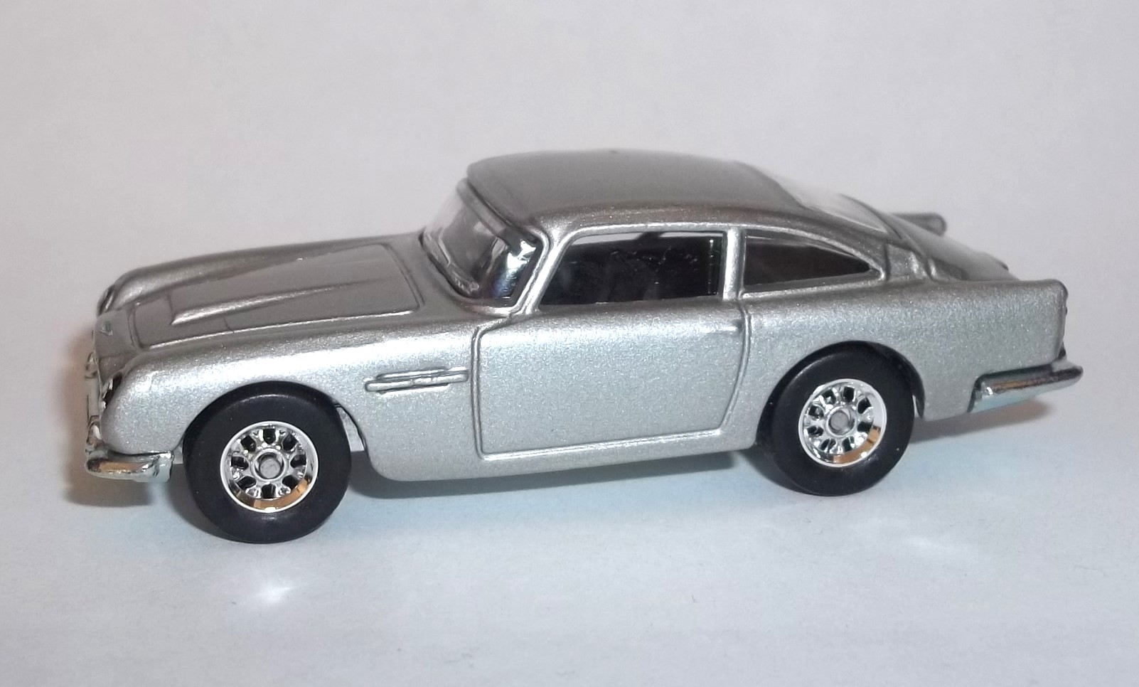 hot wheels aston martin db5