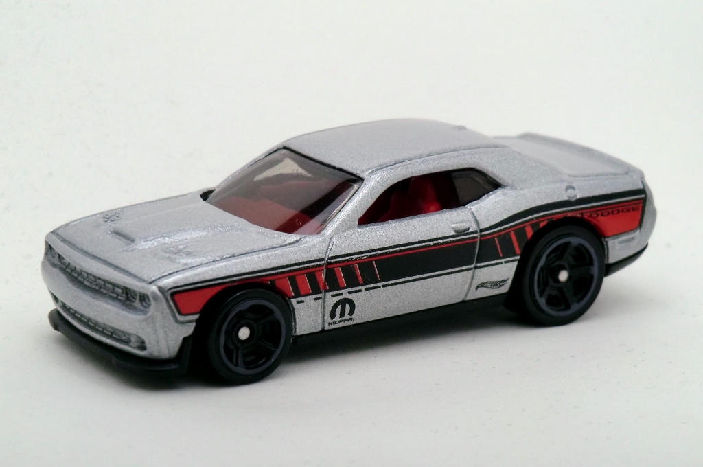 hot wheels dodge challenger srt hellcat