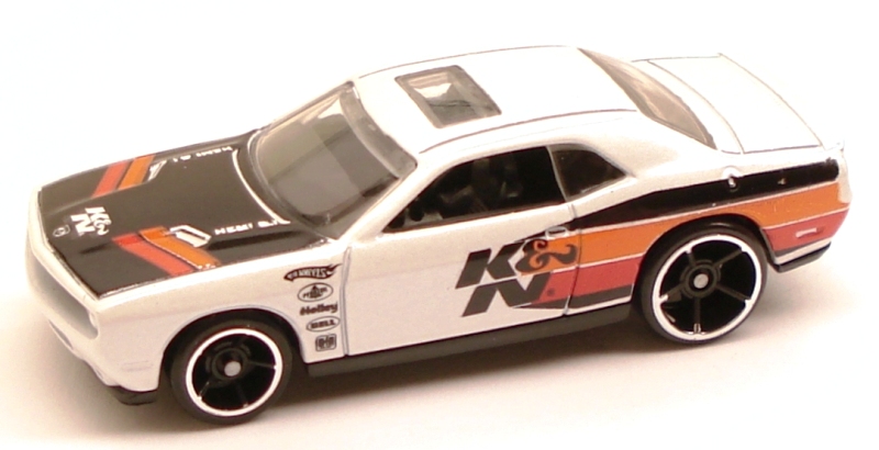 hot wheels dodge challenger srt8