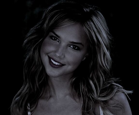 File:Arielle Kebbel Vee-Sky.jpg