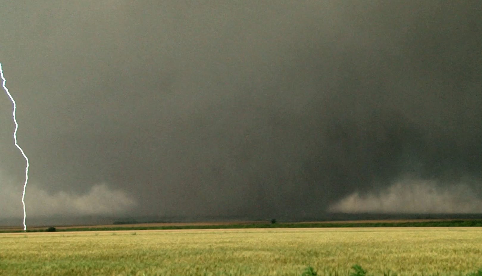 9 смерчей. Торнадо ef5. Multi Vortex Tornado. Multiple Vortex Tornado. Подборка Торнадо и молний.