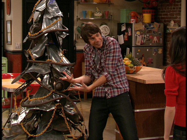 image spencers junkyard christmas tree png icarly wiki fandom icarly christmas