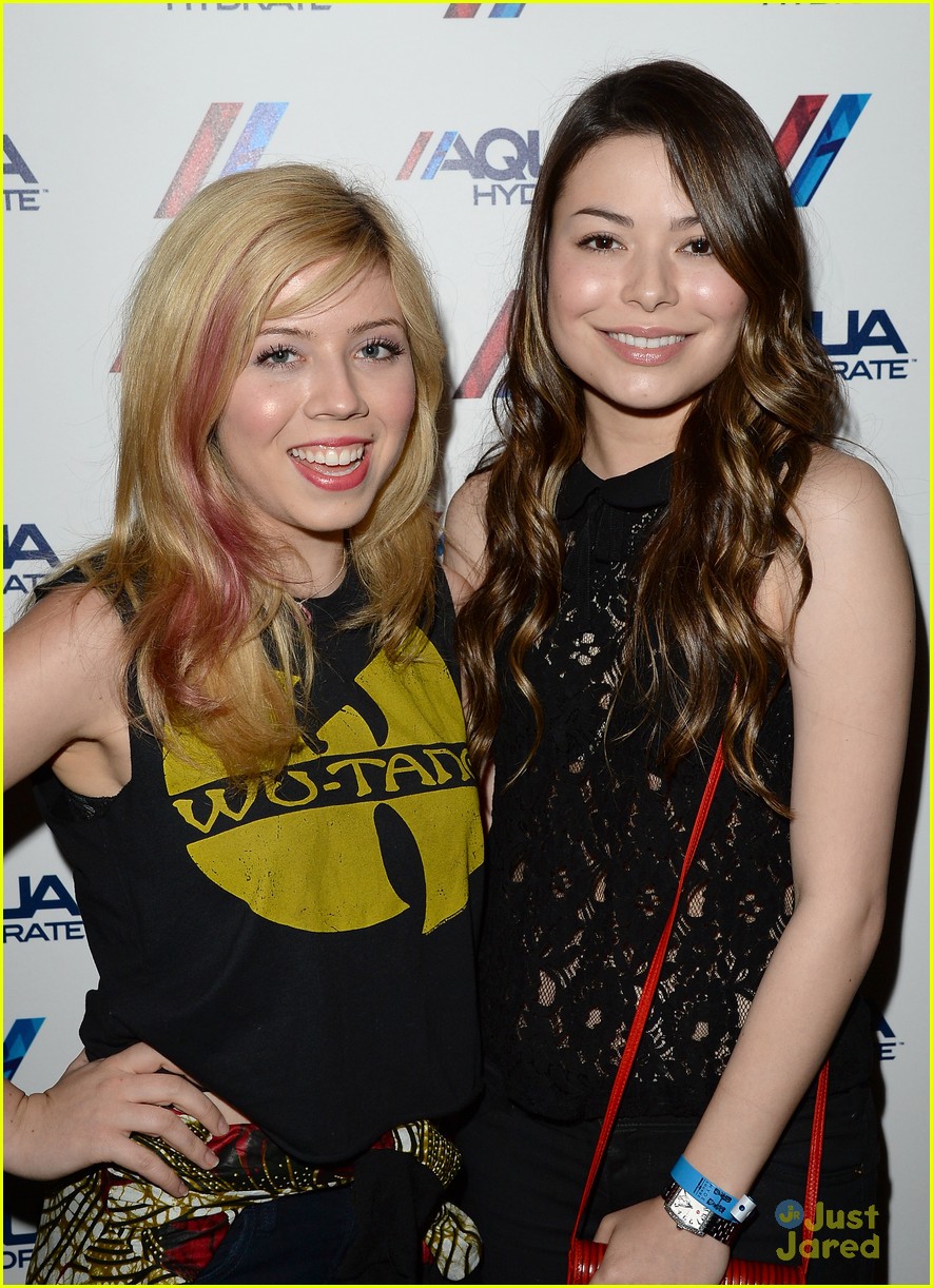 Image Miranda Cosgrove Jennette Mccurdy Bruno Mars 22 Icarly Wiki Fandom Powered By Wikia 