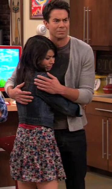 Sparly Icarly Wiki Fandom Powered By Wikia Spencer And Carly Hug In Imeet The First Lady